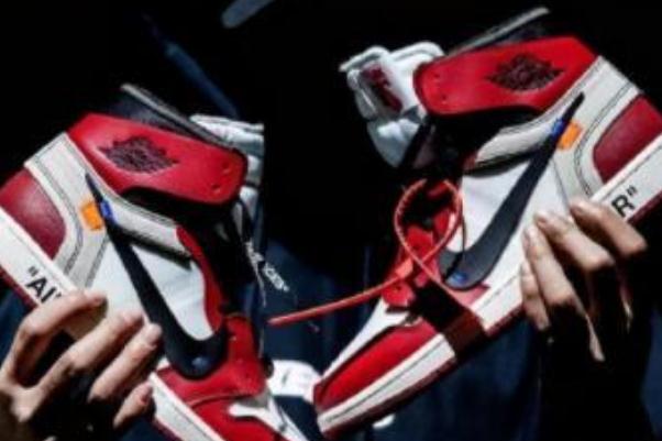 球鞋的价格一般在多少钱，球鞋的价格怎么炒上去