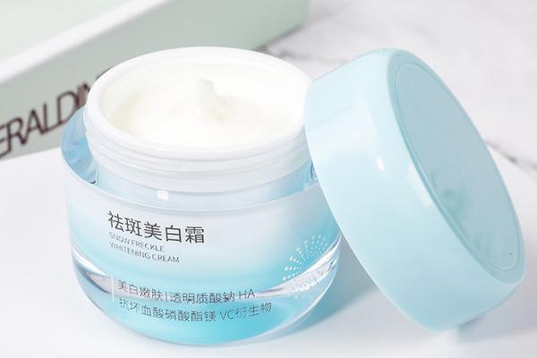 祛斑霜要洗面奶洗脸吗，祛斑霜要不要洗掉
