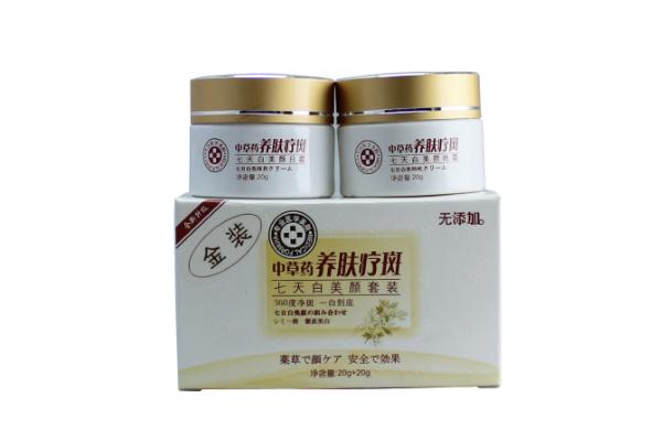 祛斑霜是早晚都要用吗，祛斑霜要用卸妆水吗