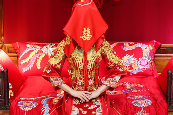 秀禾服是什么意思，秀禾服的来历和寓意