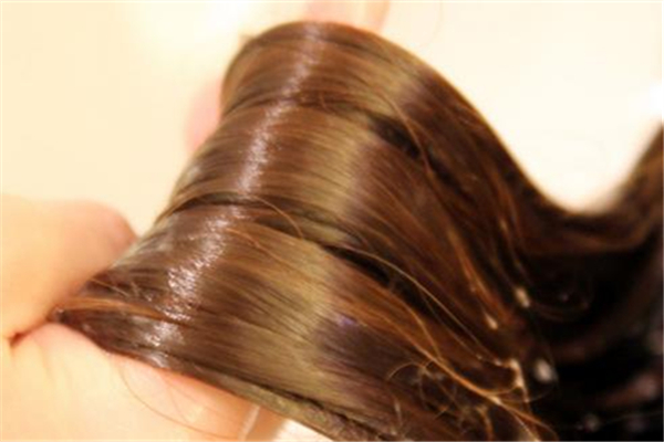 鸡蛋护发真的有用吗，鸡蛋护发用蛋白还是蛋黄