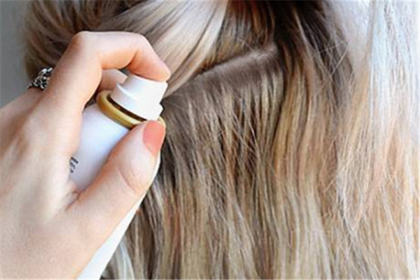 干发喷雾对头发有伤害吗，干发喷雾会导致脱发吗