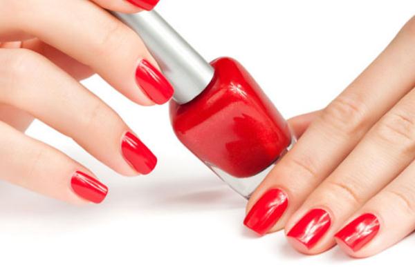 指甲油对身体有什么危害，指甲油干了放热水里