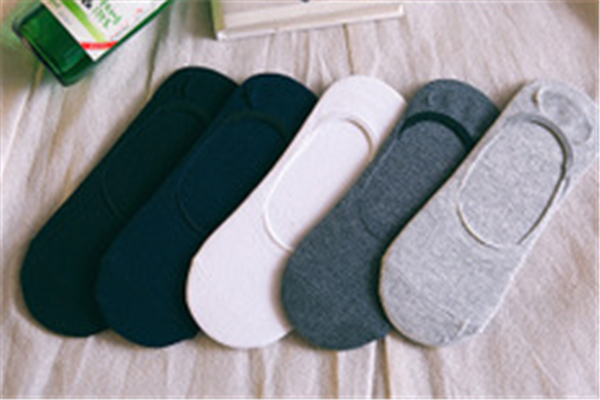 船袜老是往下掉怎么回事，船袜怎么样才能不掉后跟