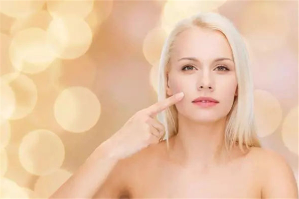 皮肤干燥怎么补水最快，皮肤干燥用什么牌子护肤品比较好