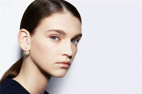 打耳洞可以吃辣的吗，打耳洞吃辣的会发炎吗