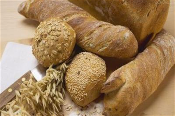 全麦面包能增肌吗，全麦面包健身前吃还是健身后吃
