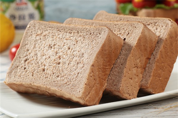 全麦面包热量高吗，全麦面包算不算碳水