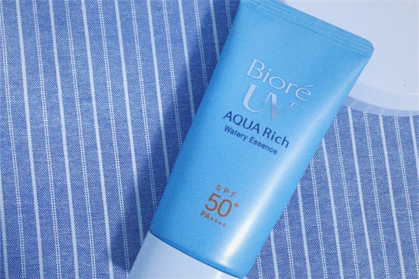 碧柔防晒霜用洗面奶可以洗掉吗，碧柔防晒霜要不要卸妆