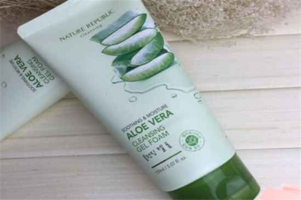 自然乐园洗面奶怎么用，自然乐园洗面奶是皂基还是氨基酸