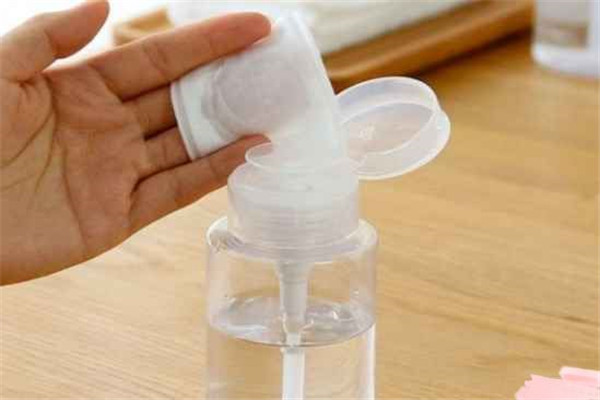 酒精可以卸指甲吗，酒精能当美甲清洁剂吗