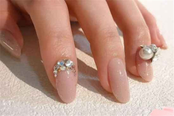 怎样将指甲油涂均匀，指甲油涂不匀怎么办