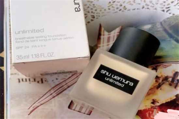 植村秀小方瓶秋冬用会不会很干，植村秀小方瓶适合干皮吗