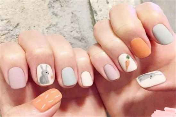 白色美甲变黄怎么清洗，白色磨砂美甲脏了怎么办