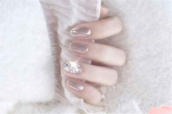 美甲店美甲能保持多久，做美甲一年不许超过几次