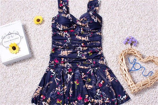 泳衣买大点好还是小点好，泳衣怎么选