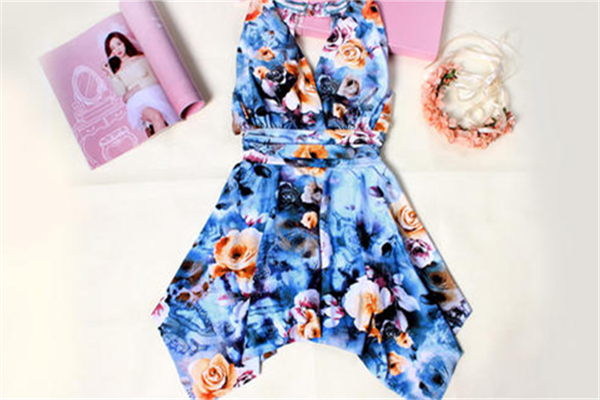 泳衣分体和连体哪个好，泳衣买什么面料的好