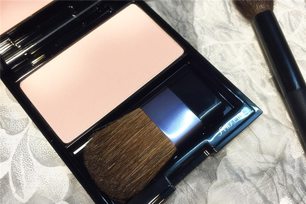 高光和修容的区别，高光用在哪一步