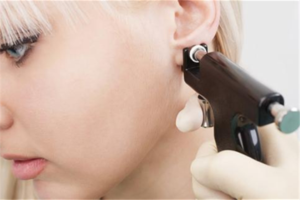 打耳洞后多久可以换耳钉，打耳洞后多久才能完全痊愈