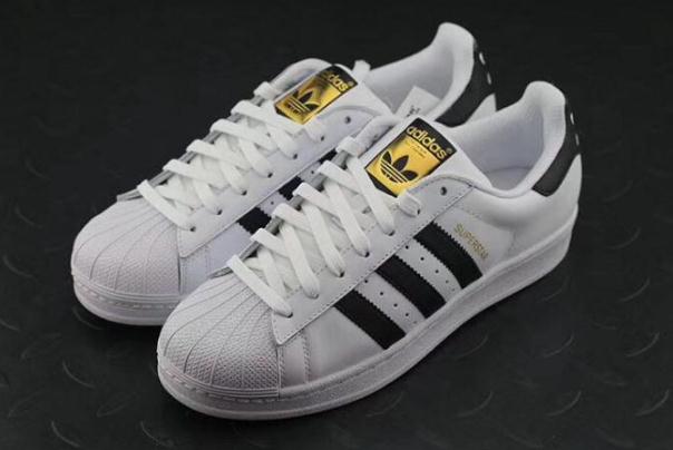 小白鞋怎么穿搭好看，小白鞋怎么配裤子