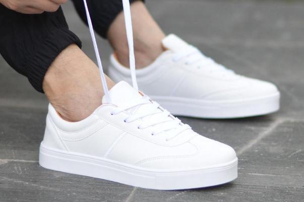 小白鞋可以用酒精湿巾擦吗，小白鞋可以用消毒液洗吗