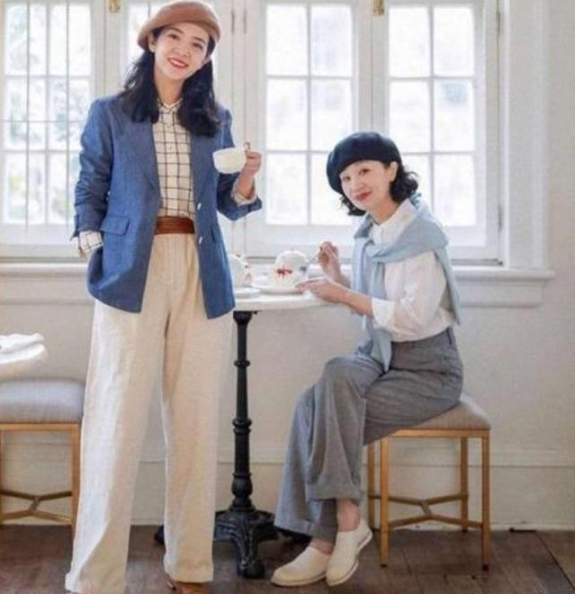 中灰色衣服怎么穿不显老且高级