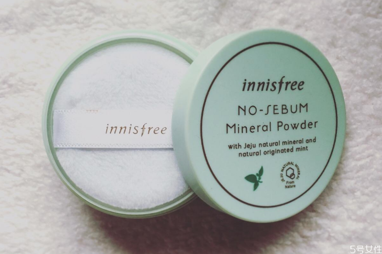 悦诗风吟散粉怎么取粉，悦诗风吟定妆粉好用吗