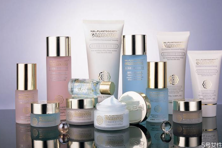 得物上的化妆品是真的吗，为什么毒上的化妆品便宜