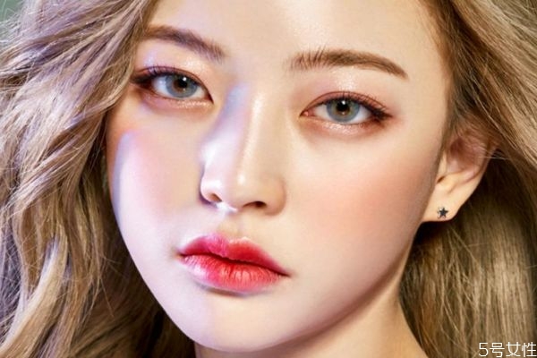 每天戴美瞳对眼睛影响大吗，戴美瞳对眼睛有伤害吗