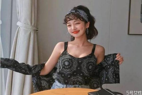 卷发棒如何卷刘海，卷发棒怎么卷八字刘海