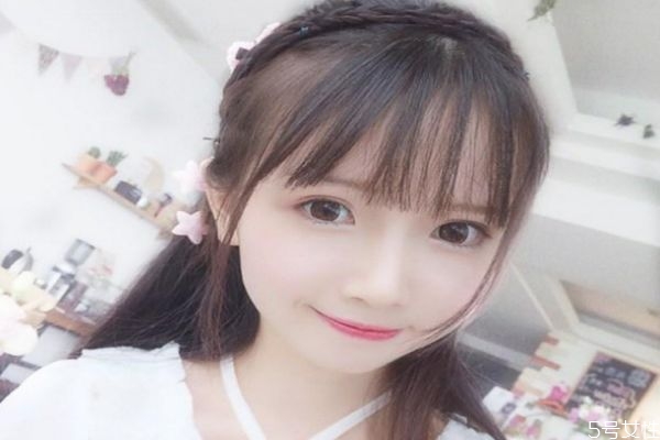 刘海中间有缝隙怎么弄，怎么矫正刘海的缝隙