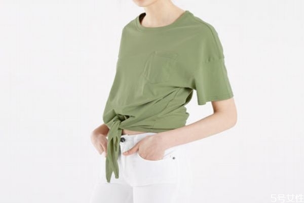 圆领t恤衣领大了怎么改小，t恤怎么洗领子不变形