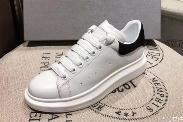 麦昆新款和旧款的区别，如何分辨麦昆鞋的真假