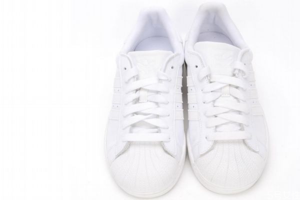 小白鞋发黄怎么办，小白鞋发黄怎样能去掉