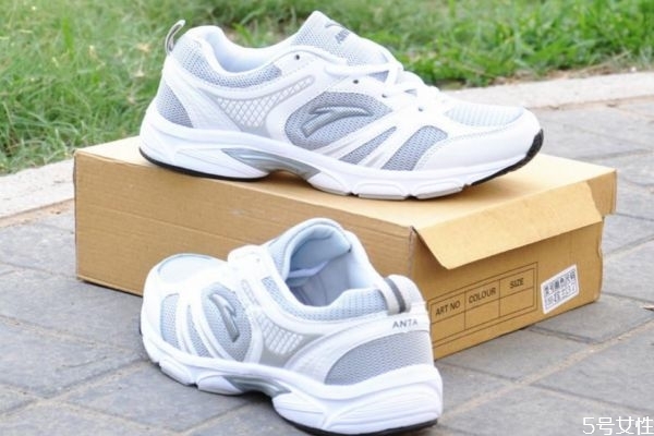 橡胶底氧化发黄怎么办，鞋子氧化发黄怎么处理