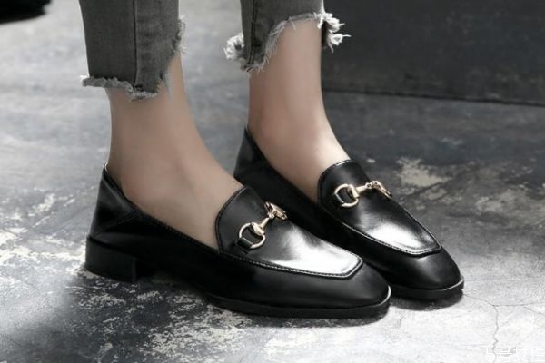 乐福鞋穿久了会变大吗，男士乐福鞋怎么搭配