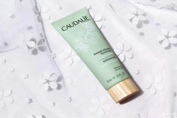 排毒面膜前要涂水乳吗，敷面膜前擦水的好处