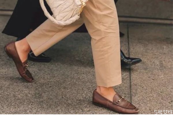 乐福鞋和穆勒鞋有啥区别，乐福鞋和皮鞋区别