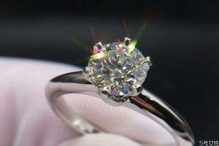 蒂芙尼六爪一克拉多少钱，蒂芙尼六爪钻戒价格表