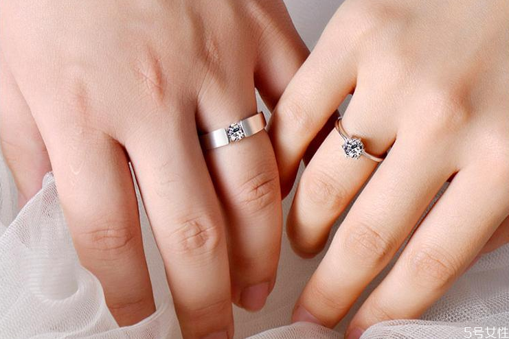 情侣对戒戴哪个手指，情侣对戒的戴法和意义