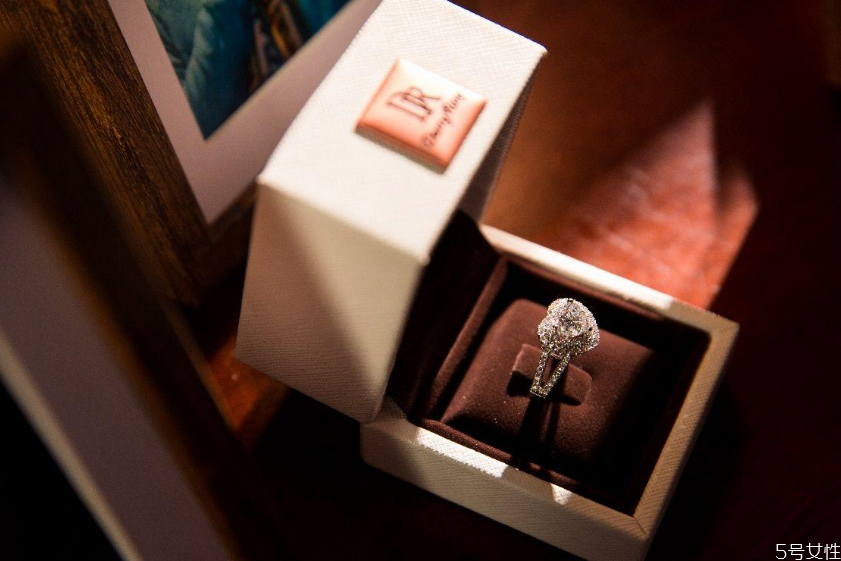 dr钻戒有gia证书吗，钻戒要不要有gia证书