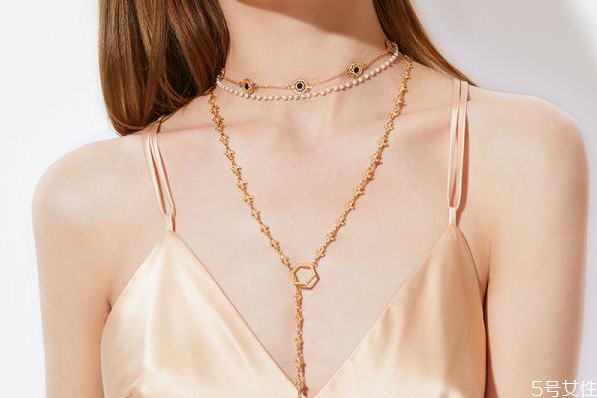 锁骨链吊坠多大合适，锁骨链什么款式好看