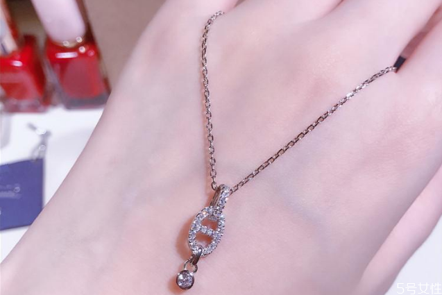 锁骨链到哪个位置好，锁骨链多长的最好