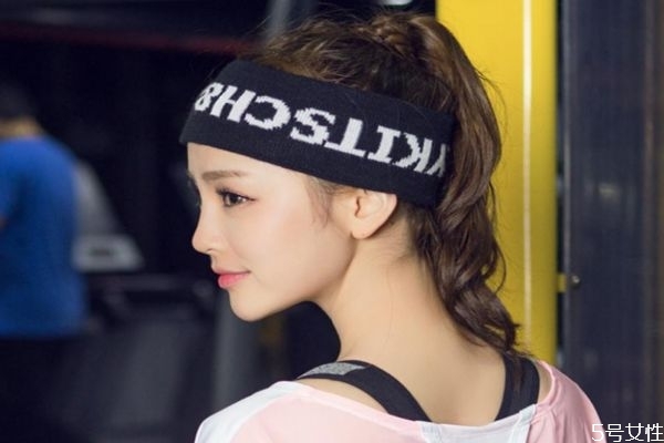 运动发带怎么绑，运动头带和导汗带区别