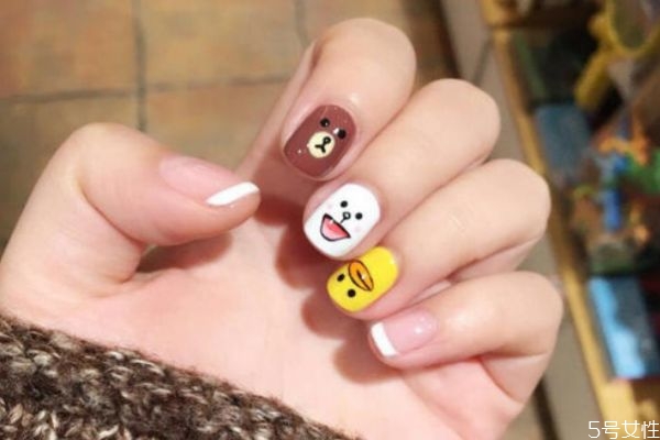 卸甲巾能擦鞋吗，卸甲巾能卸掉甲片吗