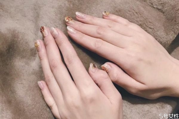 卸甲水不小心溅到眼睛里怎么办，卸甲水毒性大吗