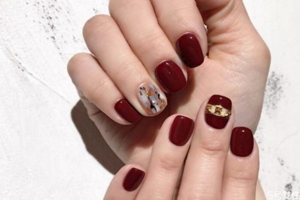 卸甲水进眼睛有什么危害，卸甲水对皮肤有伤害吗