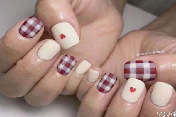 卸甲水含酒精吗，卸甲水含甲醛成分吗