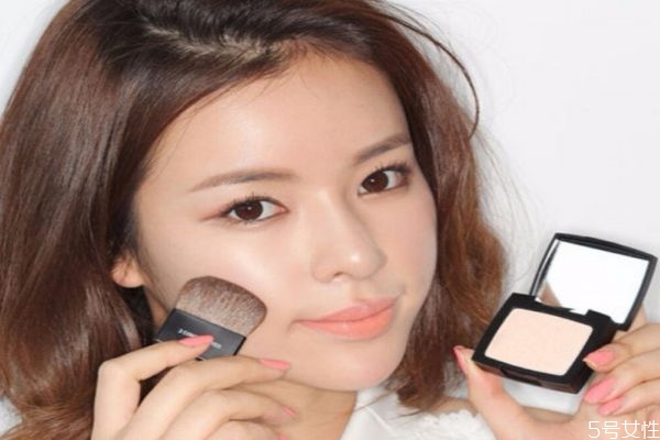 高光可以涂全脸吗，高光和鼻影可以用一个刷子吗