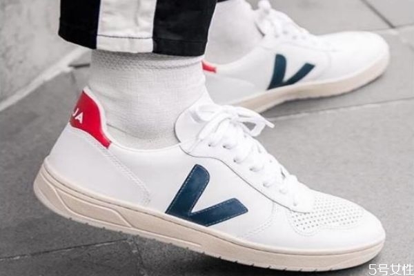 veja鞋子一双多少钱，怎么辨别veja小白鞋真伪